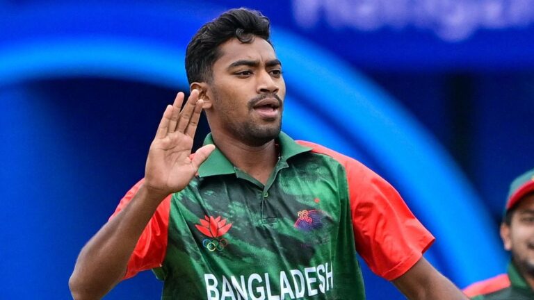 Bangladesh's Ripon Mondol (L) celebrates with teammates after the dismissal of India's Yashasvi Jaiswal ahead of the 2025 Asia Cup Rising Stars final featuring Bangladesh vs Pakistan in Doha on Nov, 23 2025. (Photo by Ishara S. KODIKARA / AFP) (Photo by ISHARA S. KODIKARA/AFP via Getty Images)