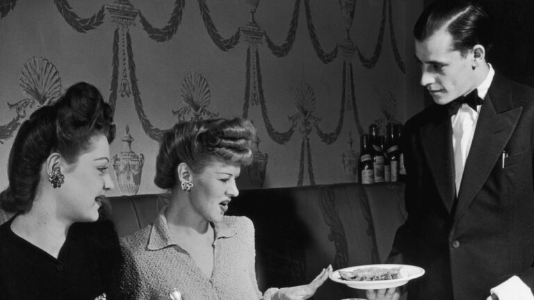 Expert Advice for Dining Out on Thanksgiving