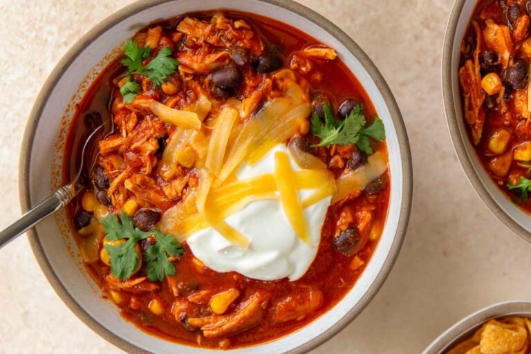 This 20-Minute Chicken Enchilada Chili Takes Almost Zero Effort