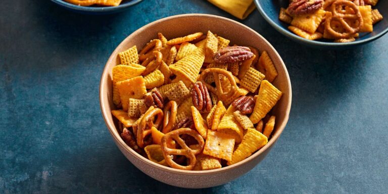 11 Easy Christmas Snack Mixes for Gifting and Grazing