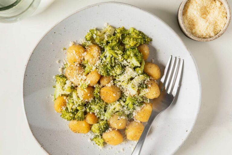 Easy Gnocchi with Broccoli Recipe (4 Ingredients, 30 Minutes, No Prep)