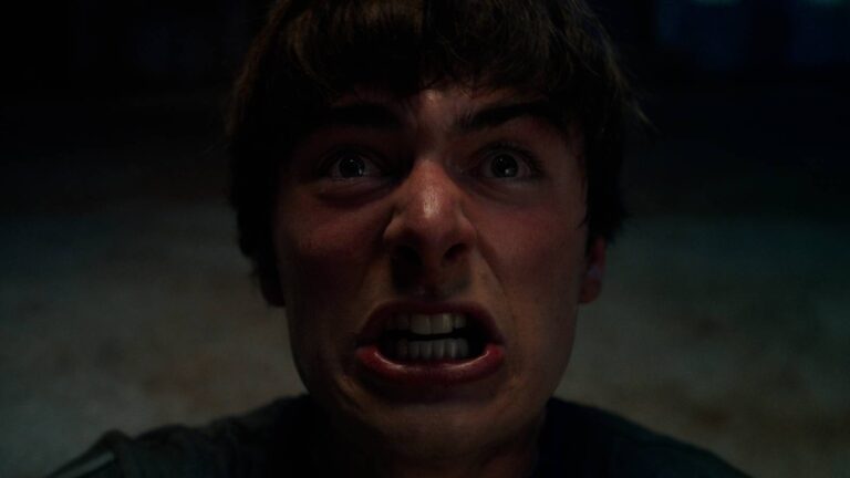 Netflix needs to stop playing both sides