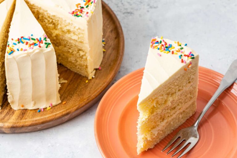The Best Way To Slice a Cake, According to a Pastry Chef