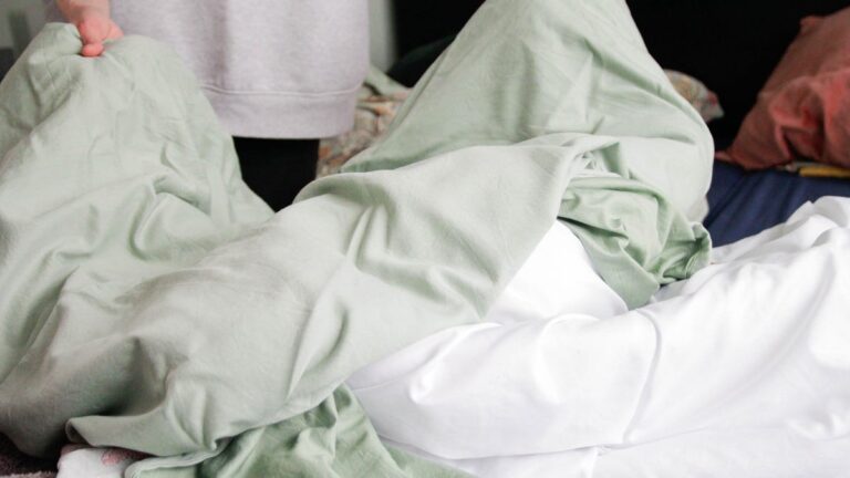 This Is the Best Way to Fold a Fitted Sheet That Won't Leave You an Angry Mess