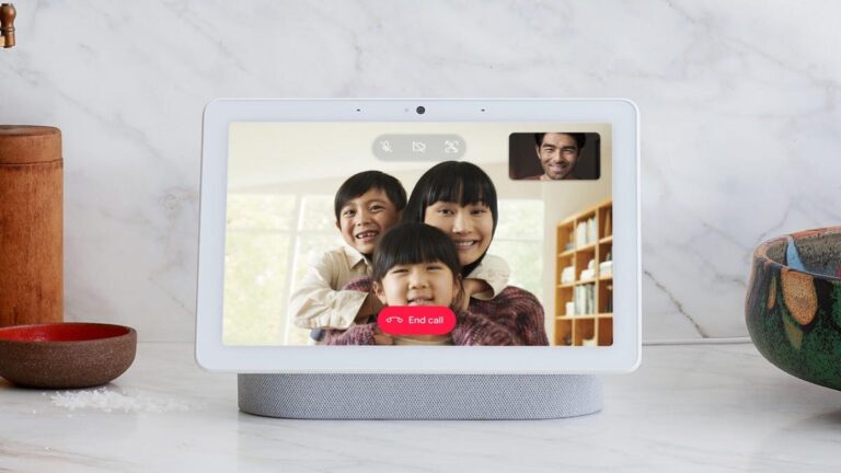 The Nest Hub Max on a white marble counter showing family video call.