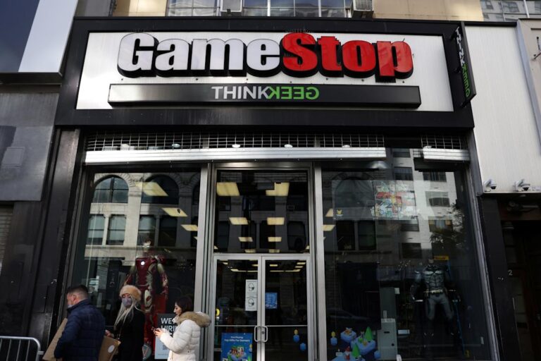 GameStop reportedly shuts down more than 400 US stores