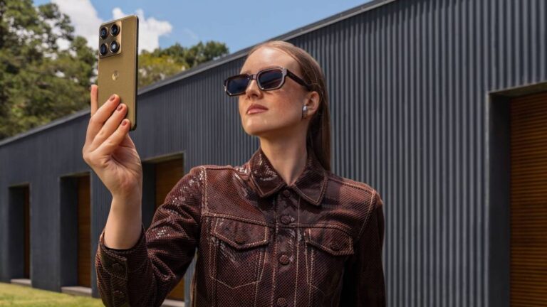 Motorola's new flagship phone looks amazing, but it has one glaring issue