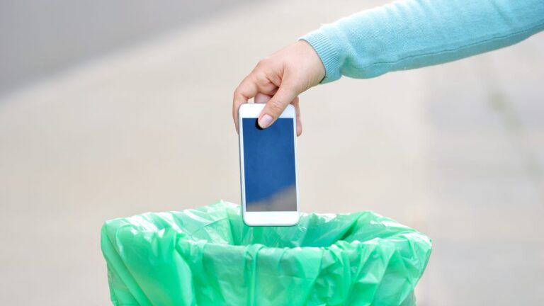 Social Media Detox: How to Unplug for Better Mental Health