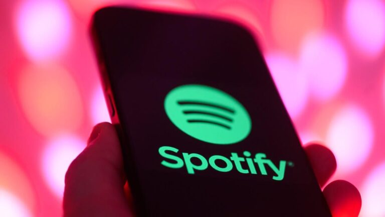 spotify-logo-on-mobile-gettyimages-2248951918