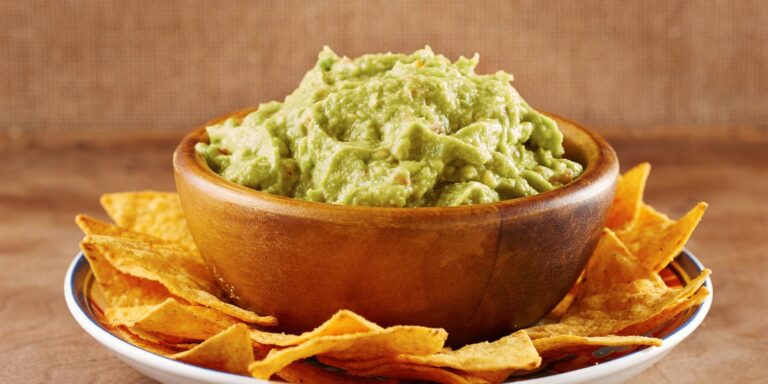 The 5-Second Trick To Keep Guacamole From Turning Brown