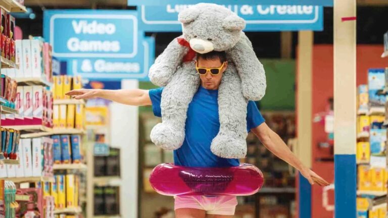 This Channing Tatum crime comedy recreated a '90s Toys R Us and my millennial heart wasn't ready