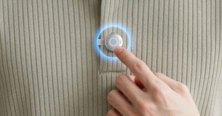 This coin-sized recorder wants to remember your meetings for you