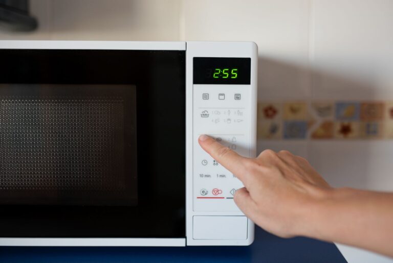 How To Make Sure Your Microwave Never Gets Dirty