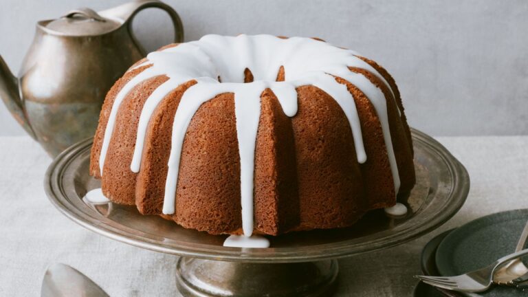 7UP Cake With Lemony Glaze Recipe